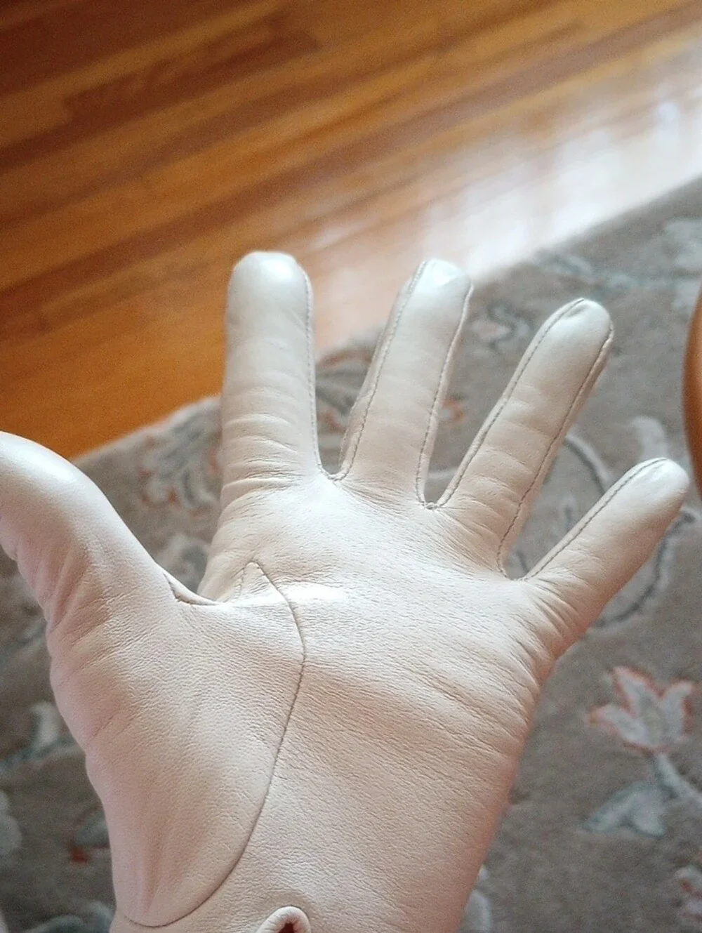 Classic Cream Leather Women's Gloves 7M